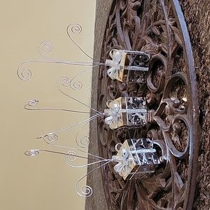 Decorative silver metal holder for cards, Brunch tags, or pictures